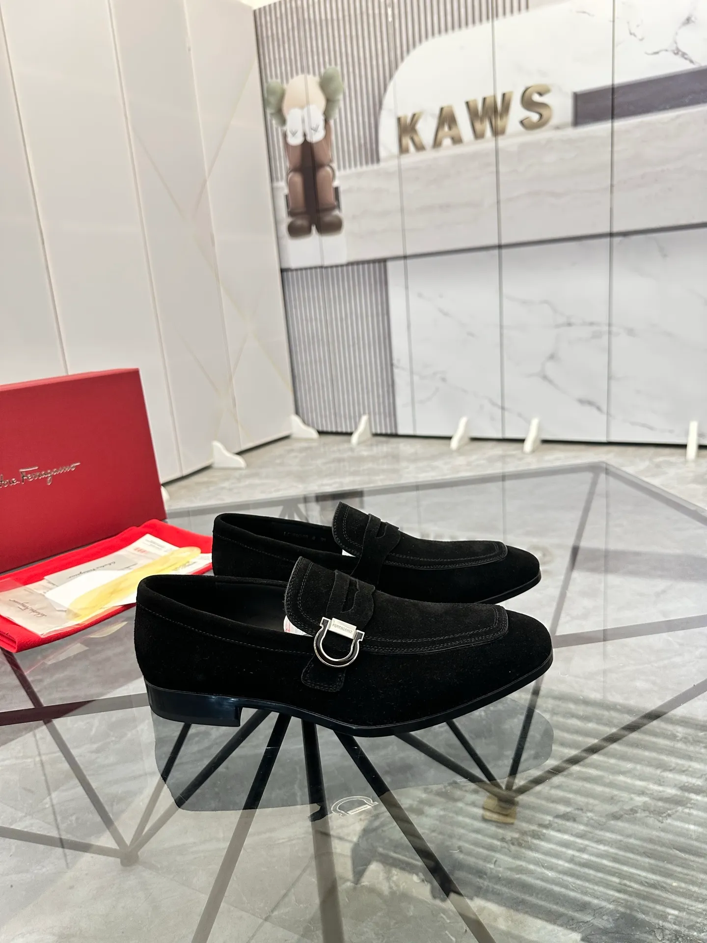 Men's shoes: 💰P640¥ High-end quality Product trademark: Ferragamo* "Ferragamo*" leather shoes Regular size: 38-44 (can be customized to 45.46.) Product materials: imported first-layer nubuck leather upper, cowhide lining, original outsole. Number: 688
